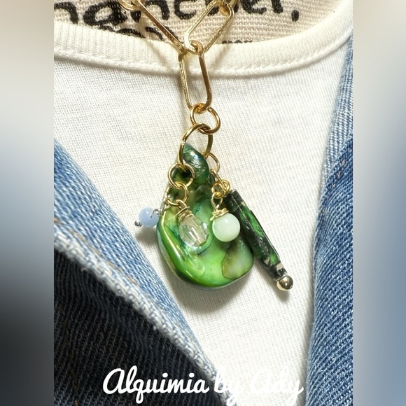 Green shell and Gold Pendant Necklace cats eye and angelite - Picture 3 of 3
